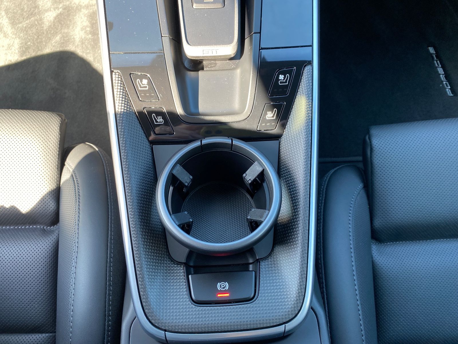 Fahrzeugabbildung Porsche 992 Turbo/Lift/Carbon Dach/Aero-Kit/360°Kamera
