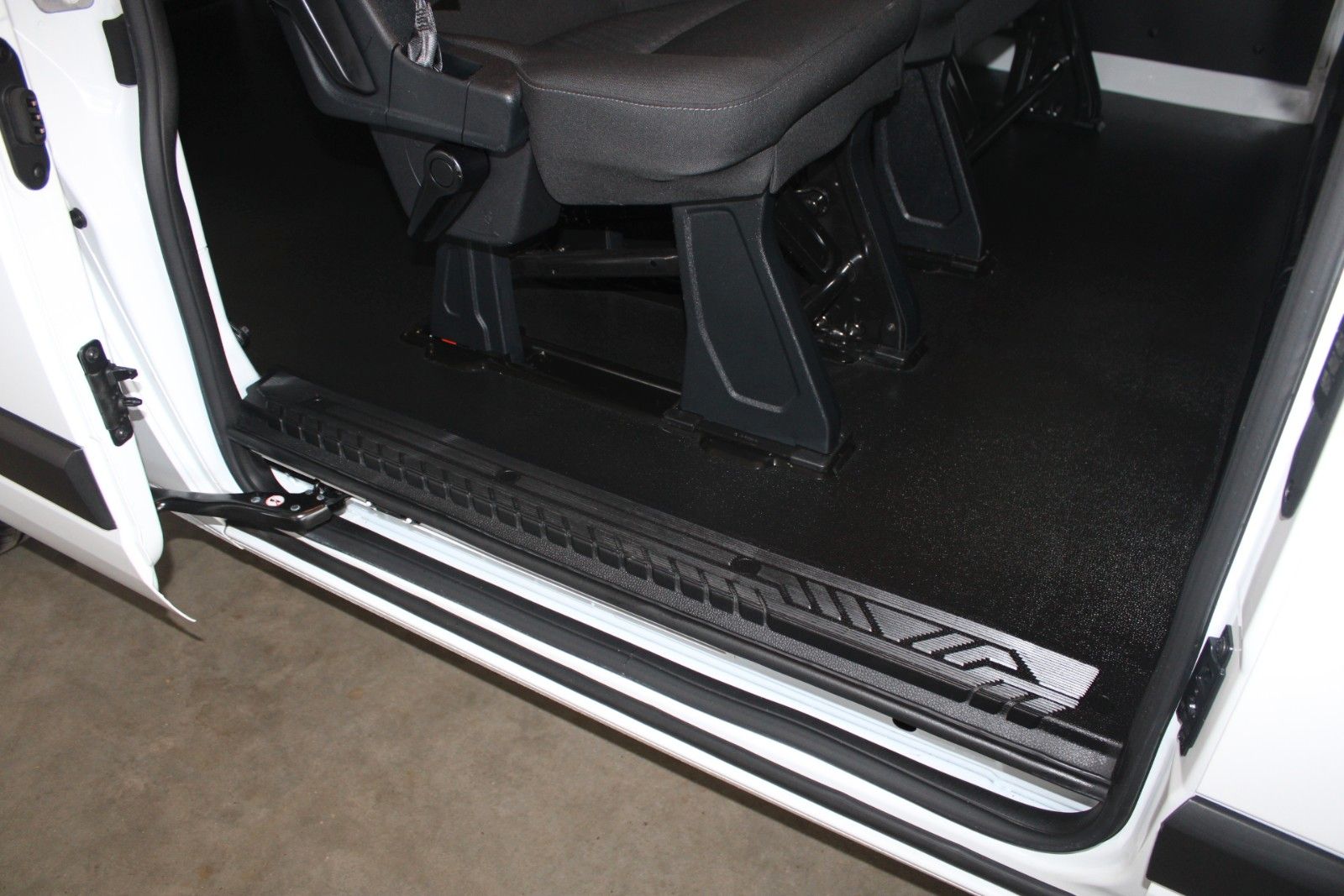 Fahrzeugabbildung Ford Transit Tourneo Custom TREND L2 MHEV 5-Sitze AHK