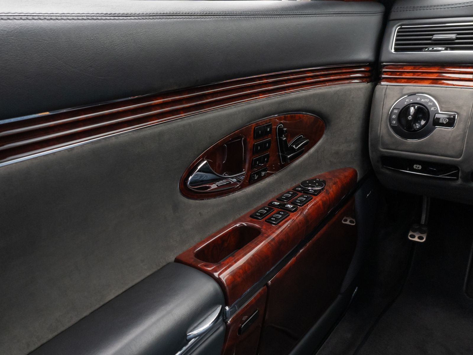 Fahrzeugabbildung Maybach 57 DUOTONE V12 Fondpaket Massage Solar VOLL