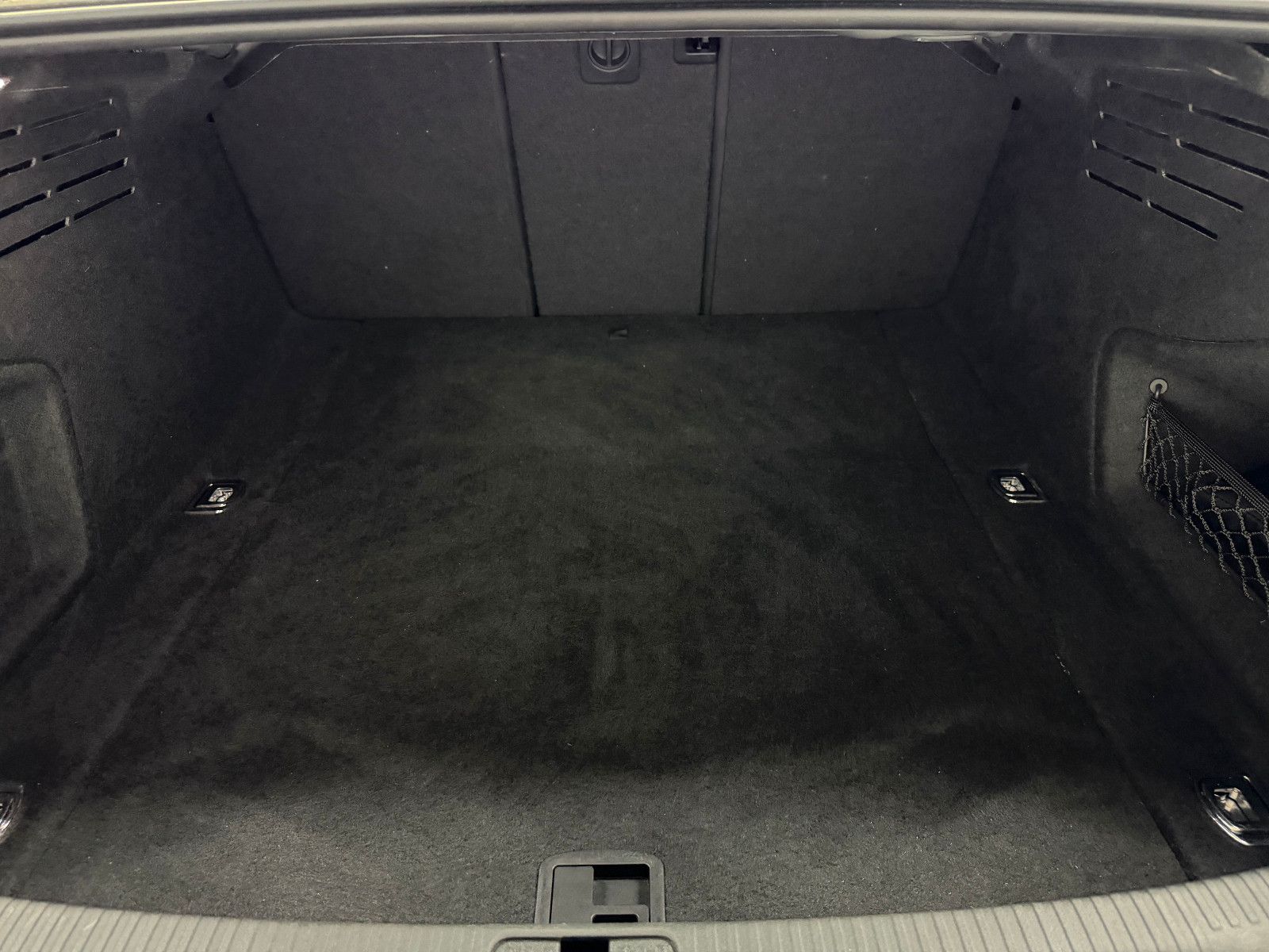 Fahrzeugabbildung Audi A4 Lim. 40 TFSI S LINE/VRTL COCKPIT+/MASSAGE