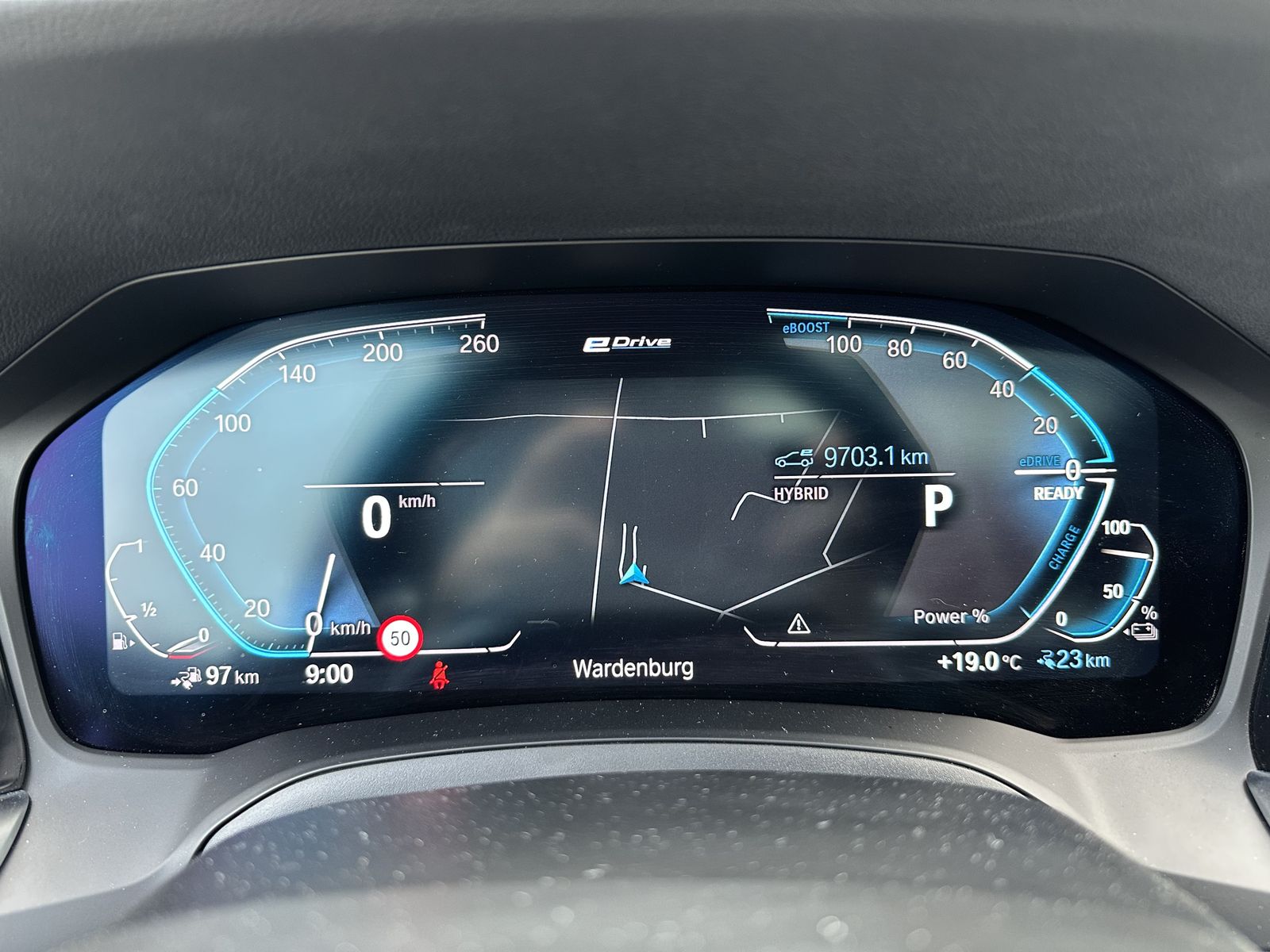 Fahrzeugabbildung BMW 330e Touring xDrive M-Sport NAV+LED+PANO+AHK+SHZ