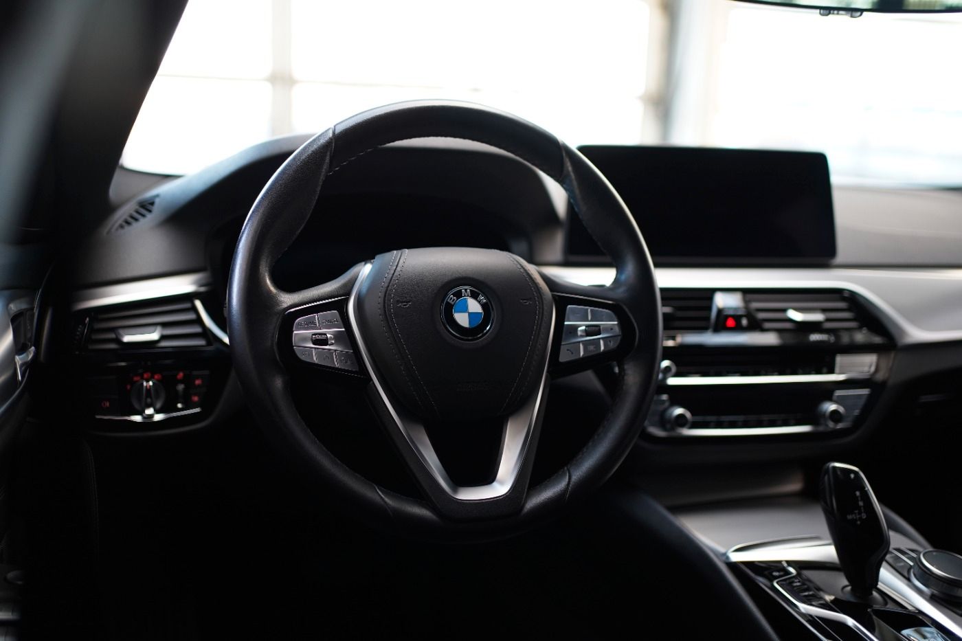 Fahrzeugabbildung BMW 520d xDrive +Head Up+AHK+Sportsitze+Alarmanlage+