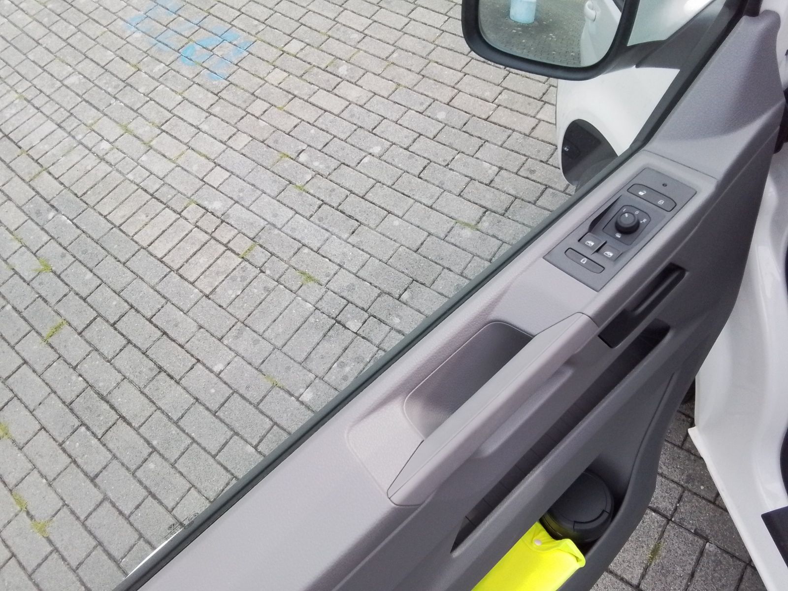 Fahrzeugabbildung Volkswagen T6 Kombi T6.1 TDI 9-Sitzer LED VORB. AHK KLIMA