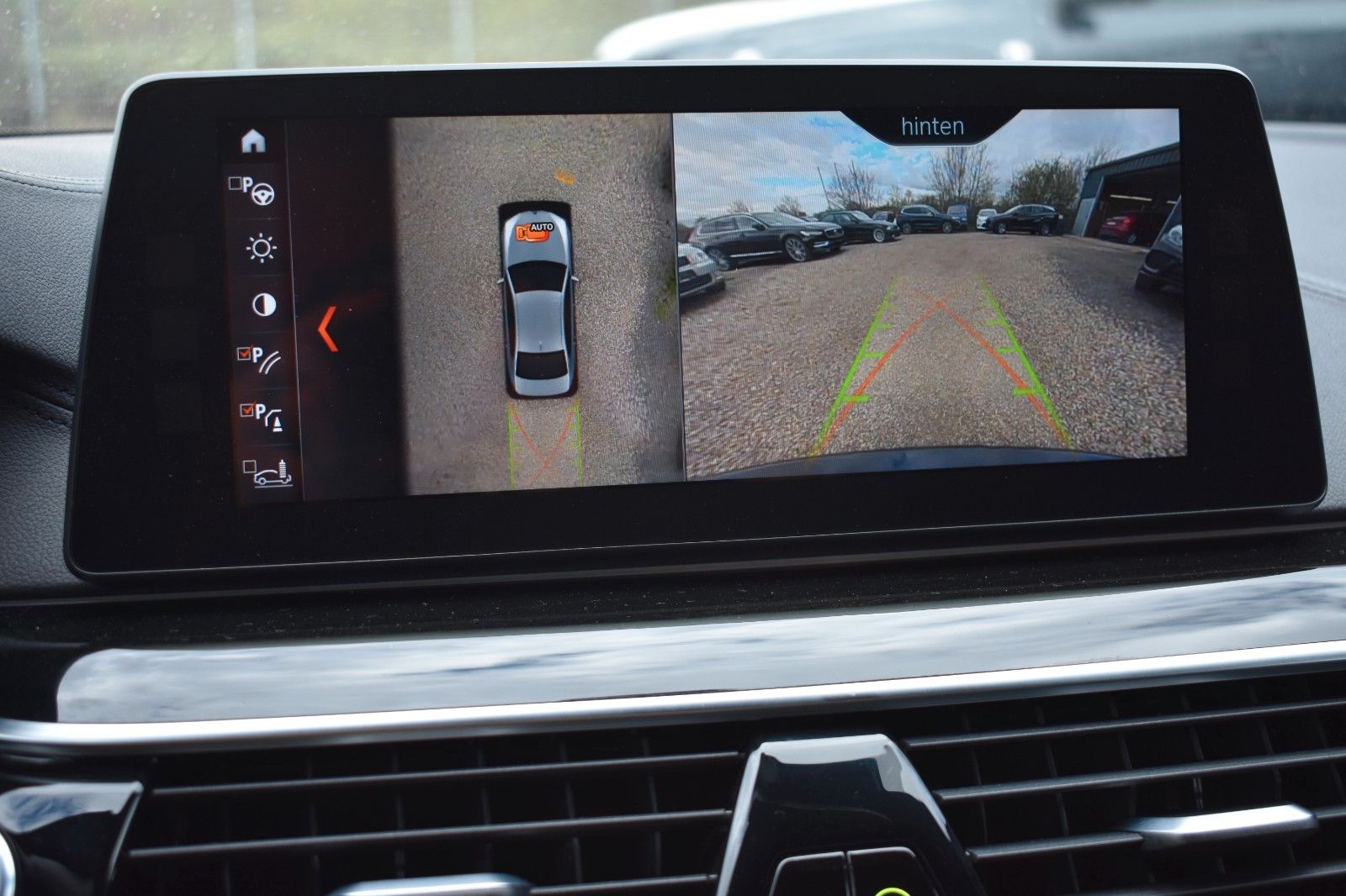 Fahrzeugabbildung BMW M550i Limo xDrive Night Vision HUD 360°  1 Hand