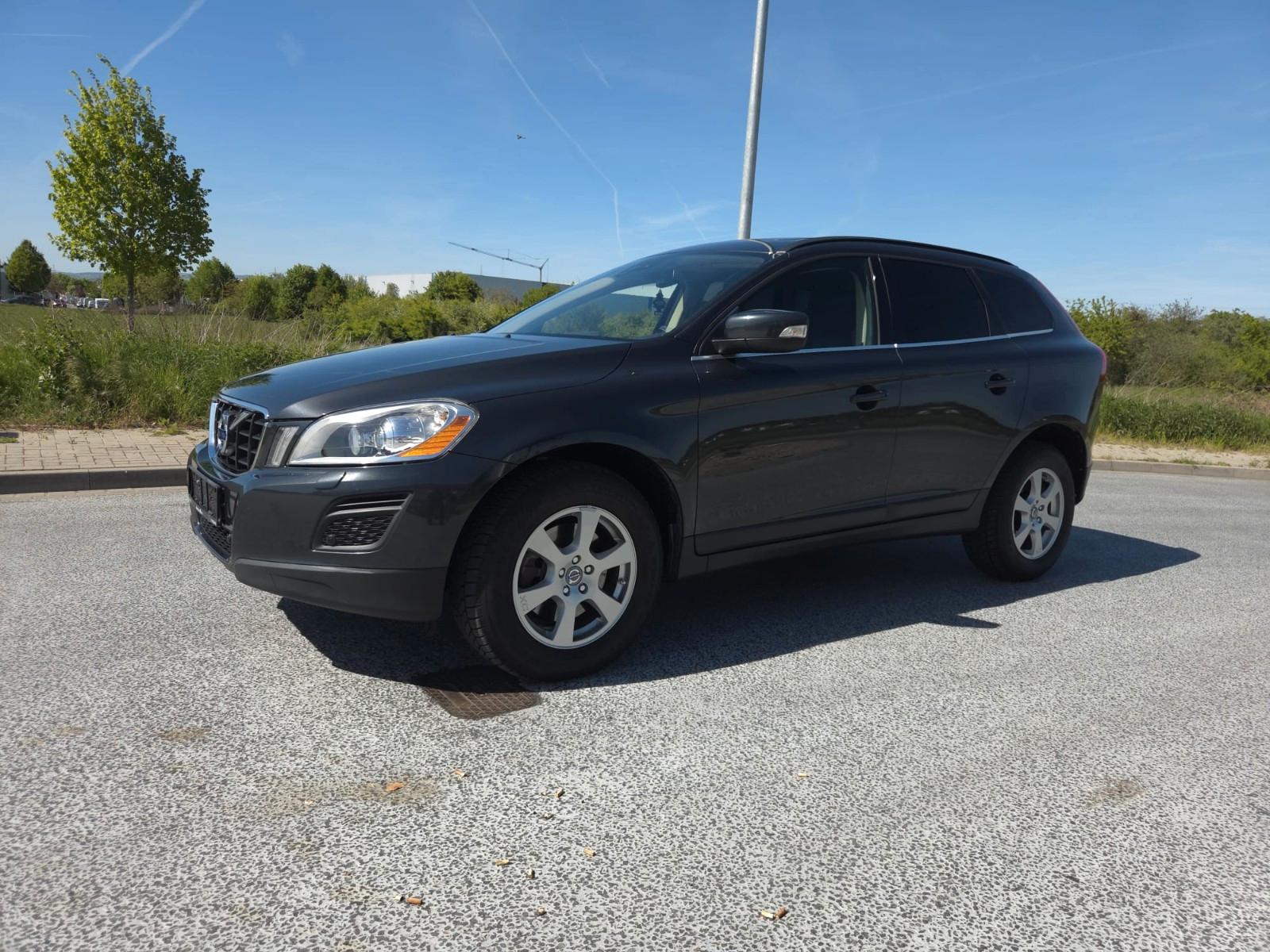 Volvo XC 60 XC60 Momentum AWD 1.Hand* Top Ausstattung*