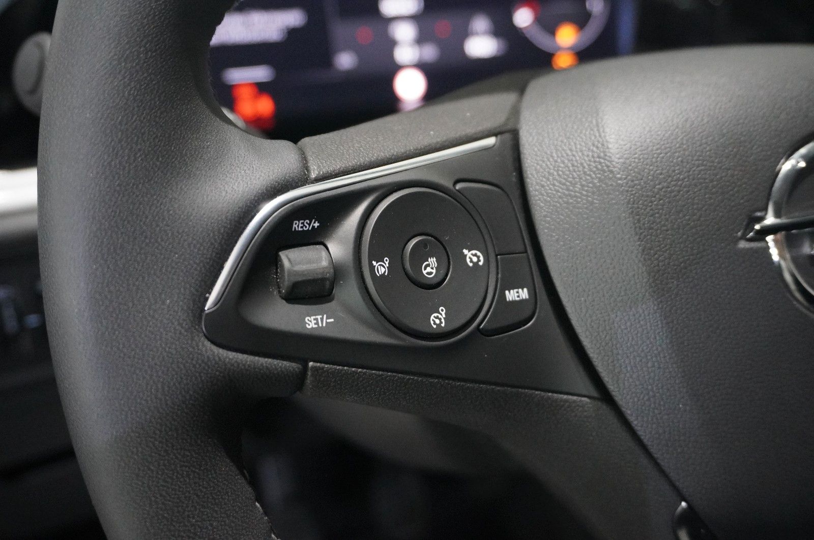 Fahrzeugabbildung Opel Grandland (X) 1.2T GS SPORT NAVI/LED/VIRTU./DAB+