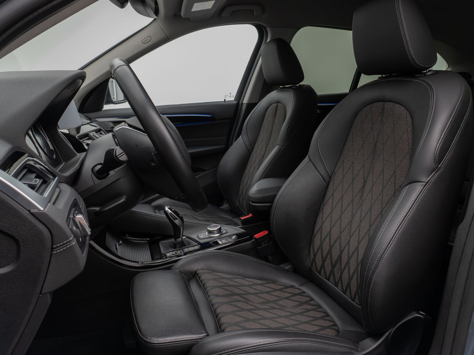 Fahrzeugabbildung BMW X1 sD18i xLine Kamera DAB HiFi DrivAssist Sport