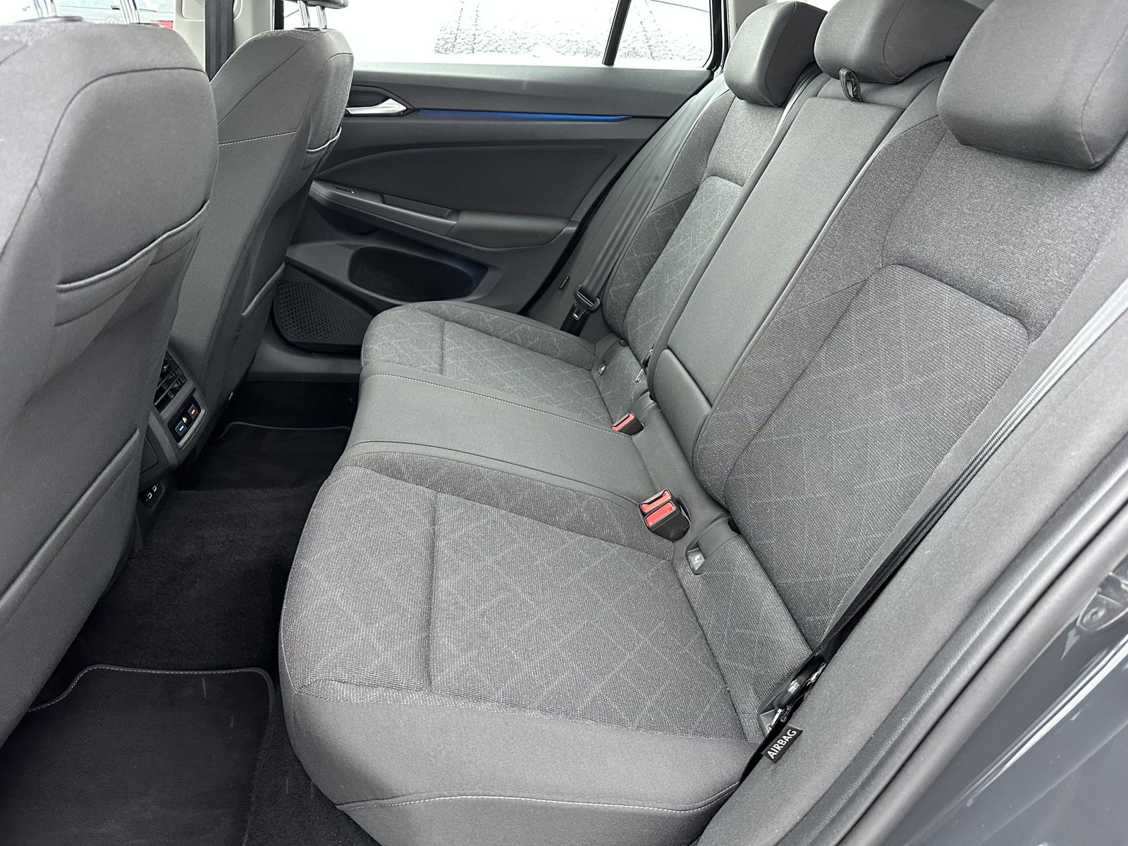 Fahrzeugabbildung Volkswagen Golf Variant 2.0 TDI DSG Life NAV+LED+KAM+17ZOLL