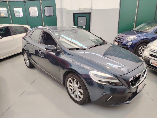 Volvo V40 Cross Country - 1