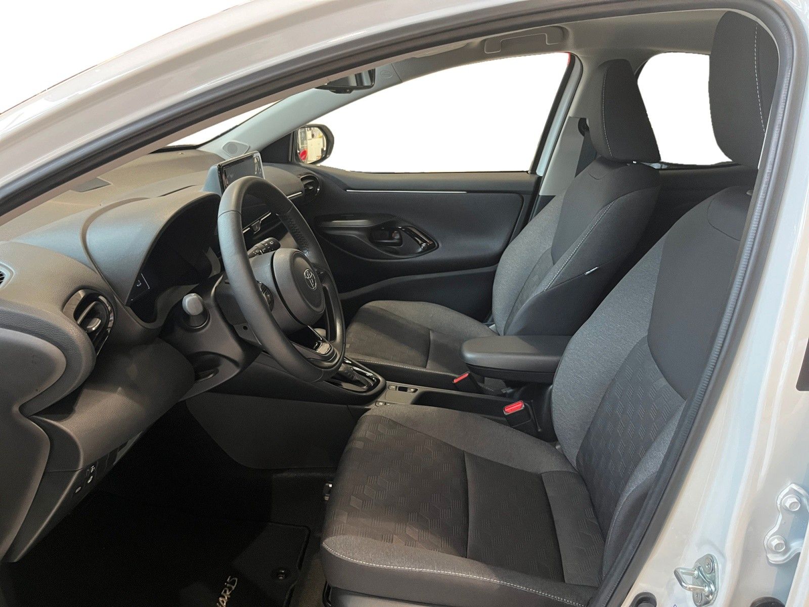 Fahrzeugabbildung Toyota Yaris Hybrid Teamplayer inkl. Rückfahrkamera