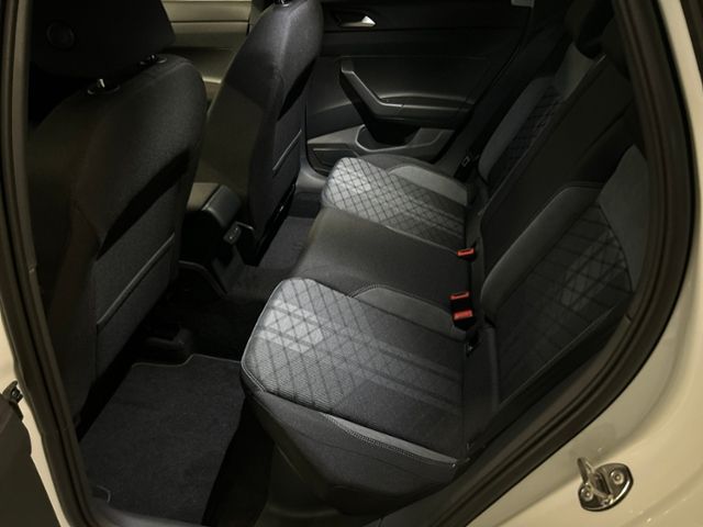 Fahrzeugabbildung Volkswagen Taigo 1,5 TSI R-LINE NAVI IQ DRIVE KAMERA DCP LE