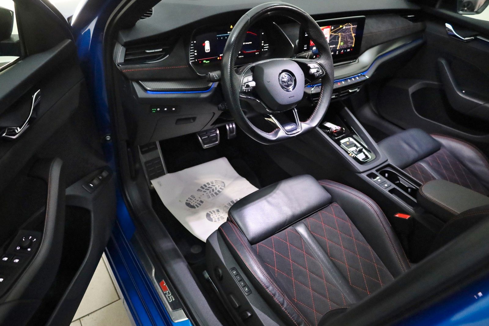 Fahrzeugabbildung SKODA Octavia Combi RS iV,Navi,Kamera,4xSH,HUD,Pano+WR