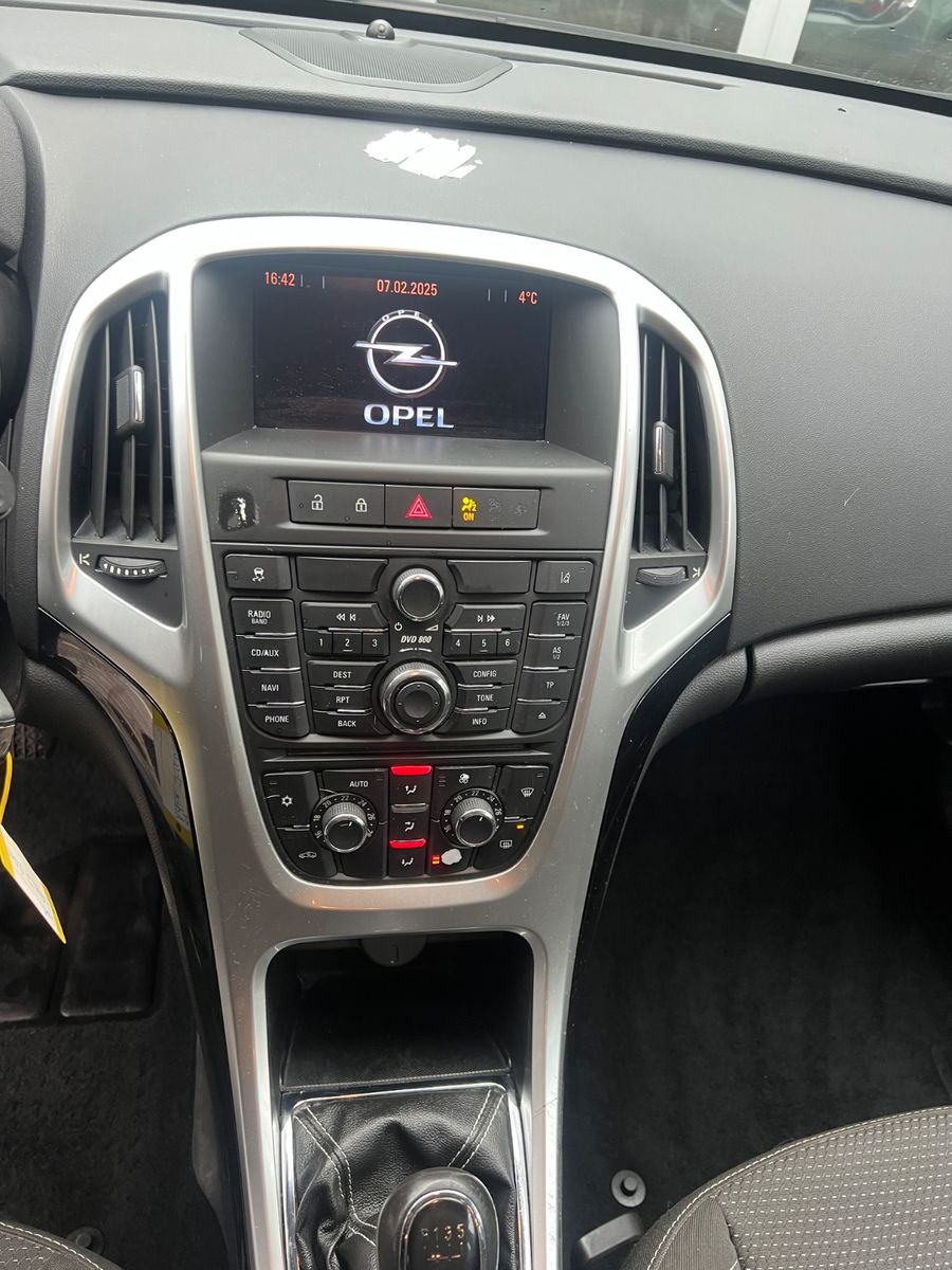 Fahrzeugabbildung Opel Astra J Lim. 5-trg. Sport