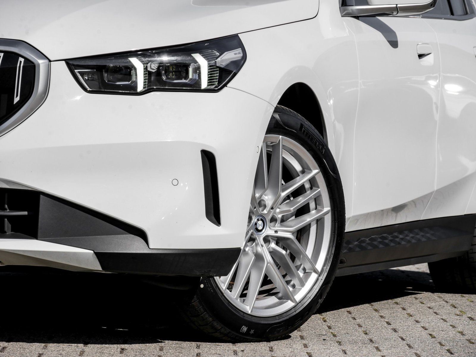 BMW i5 eDrive40 HUD 360°KAM RFK NAVI LED PDC V H LM foto 5