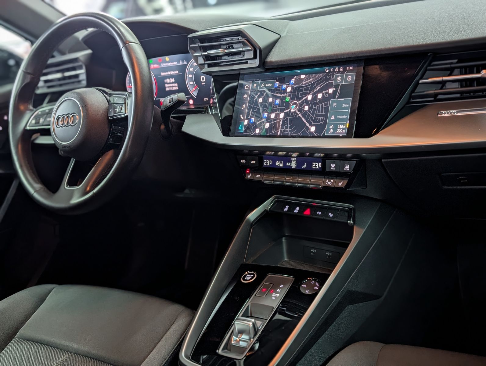 Fahrzeugabbildung Audi A3 30 TDI S-Line VIRT KAM LED SHZ APP NAVI 17"