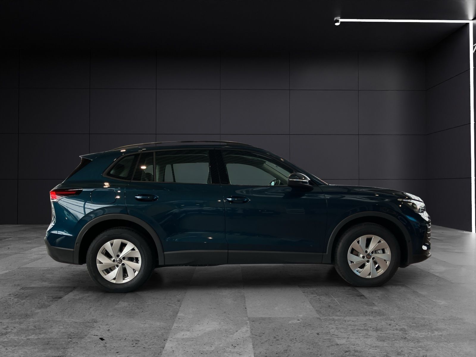 Fahrzeugabbildung Volkswagen Tiguan eTSI  DSG LED AHK RFK