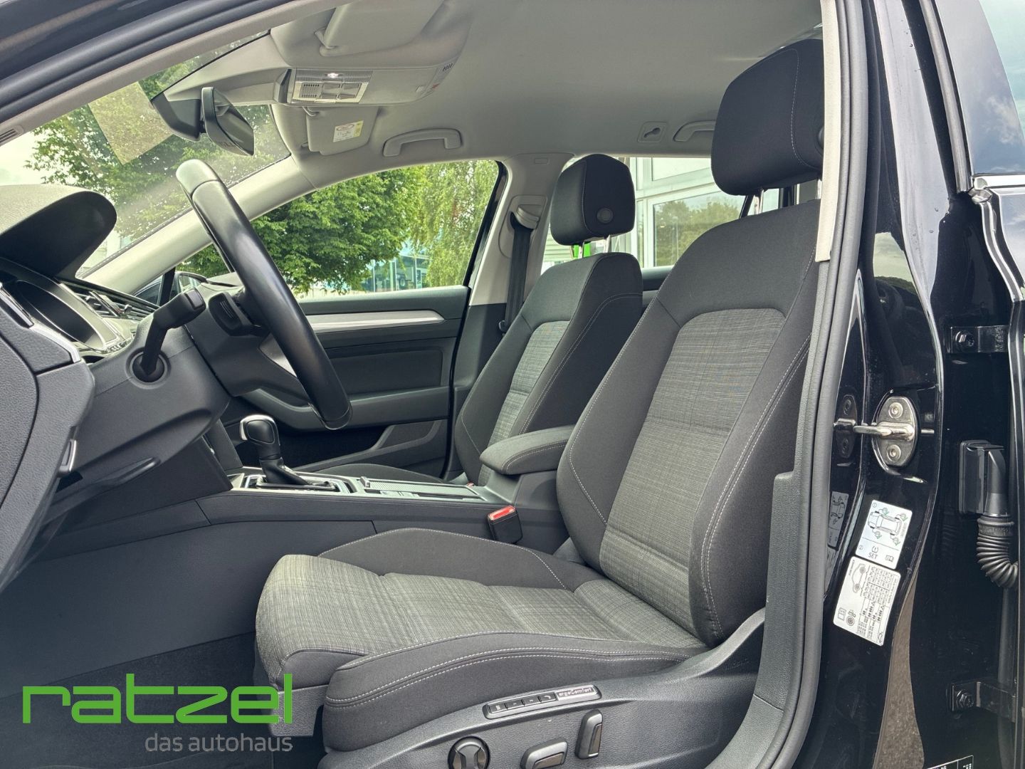 Fahrzeugabbildung Volkswagen Passat Variant 2.0 TDI DSG Business AHK-klappbar