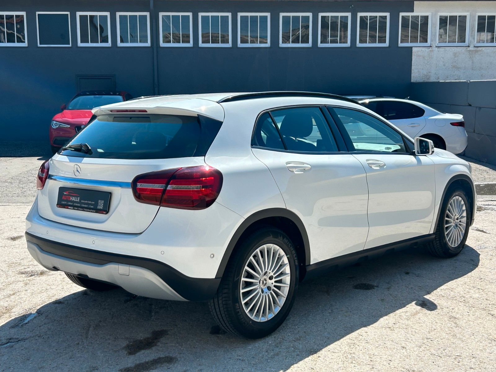 Fahrzeugabbildung Mercedes-Benz GLA 200 7-Gtronic Navi LED PDC SHZ 360° Kamera