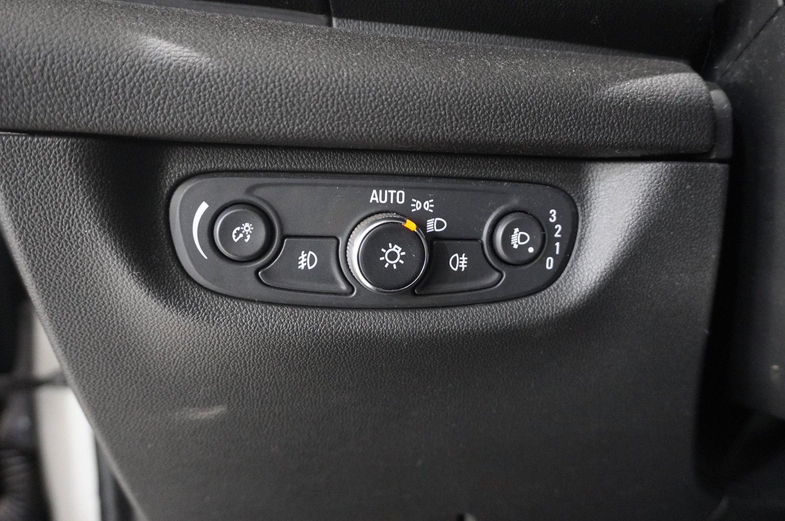 Fahrzeugabbildung Opel Insignia B ST 1.5T DYNAMIC NAVI/LED/KAMERA/DAB+