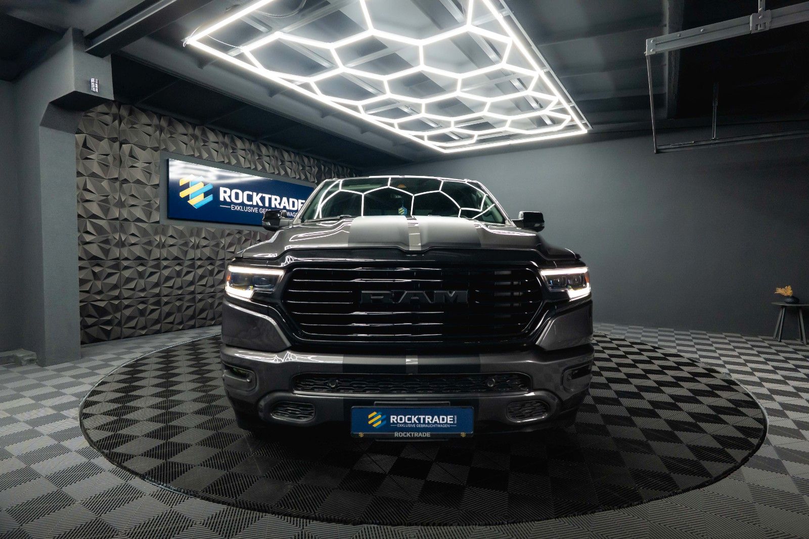 Fahrzeugabbildung Dodge RAM 5.7 V8 HEMI 4x4 LARAMIE Offroad Night LED