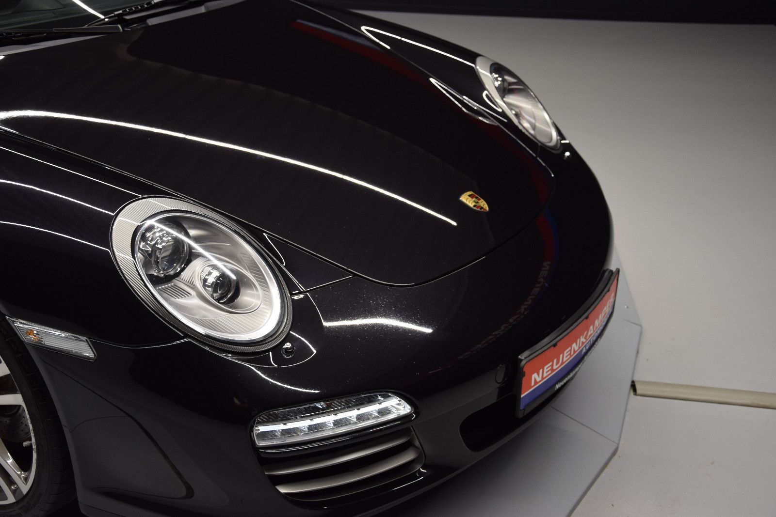 Fahrzeugabbildung Porsche 911 Carrera 4 S Coupe Leder Navi PDC SSD 19 ``