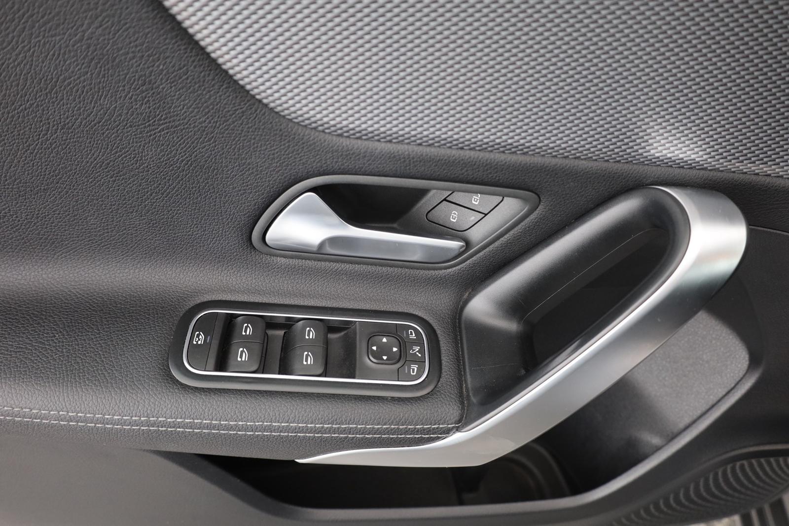 Mercedes-Benz A250 Progressive LED Navi Sitzheizung Kamera AHK