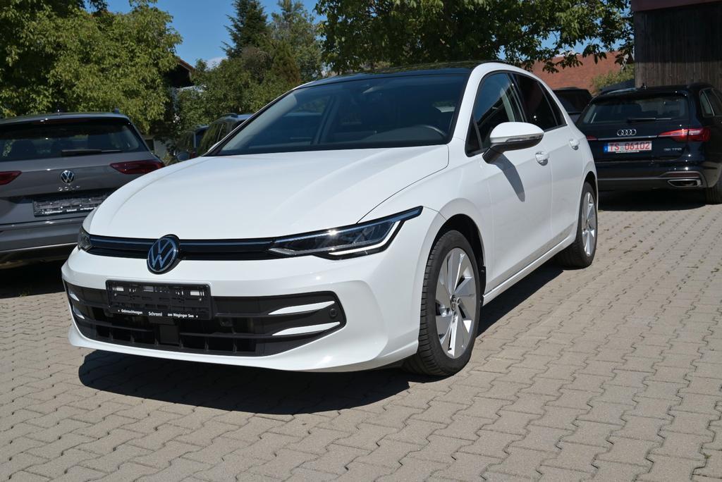 Volkswagen Golf VIII Lim 15 TSI LifePanoramaAHKACC 2024