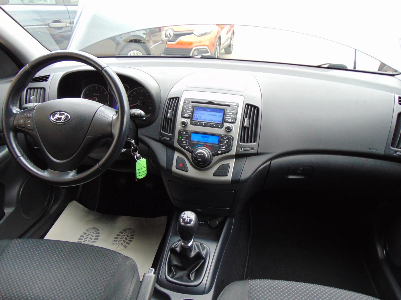 Hyundai i30 2011 — photo 9