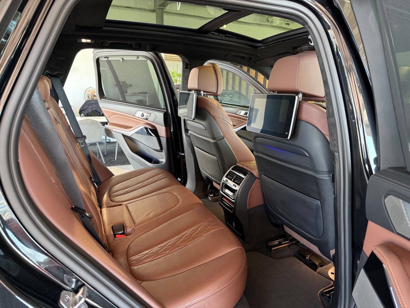 Fahrzeugabbildung BMW X5 xDrive40d M Sport*AHK*StandHz*SkyL*H/K*Laser*