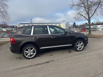 Porsche Cayenne - 4