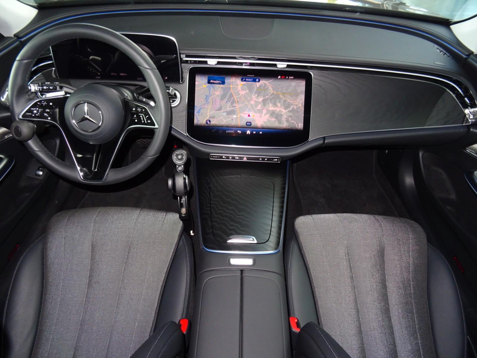 Mercedes-Benz E 220 d T 4Matic / Rollstuhl-Komplett Umbau