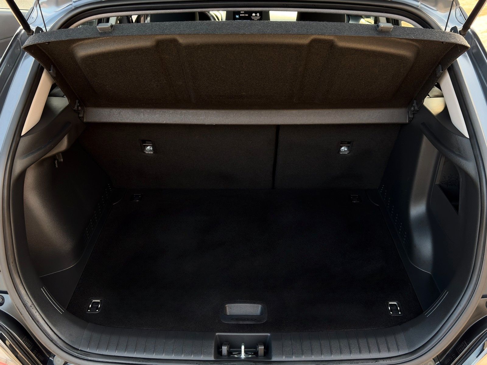 Fahrzeugabbildung Hyundai KONA E Select ACC LKAS PDC CAM SHZ CarPlay