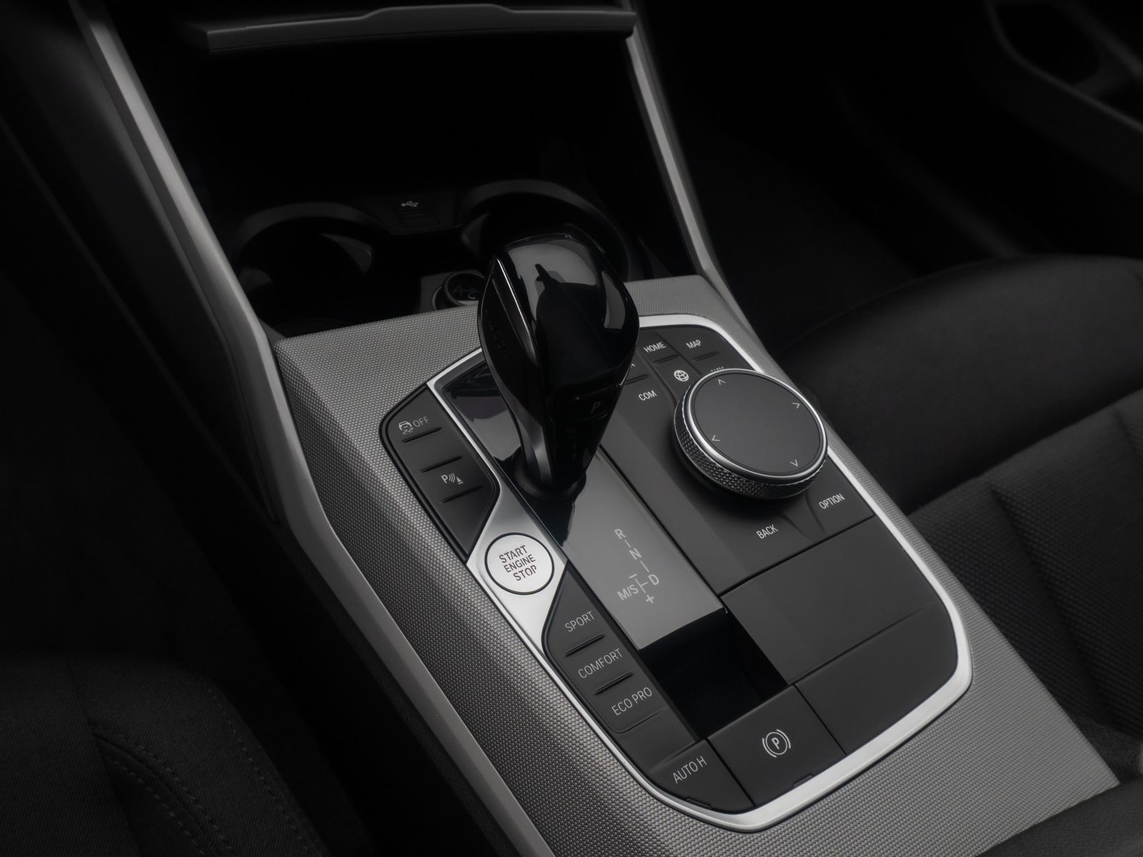 Fahrzeugabbildung BMW 320d HUD DAB Laser PDC DrivAssist Komfort Alarm