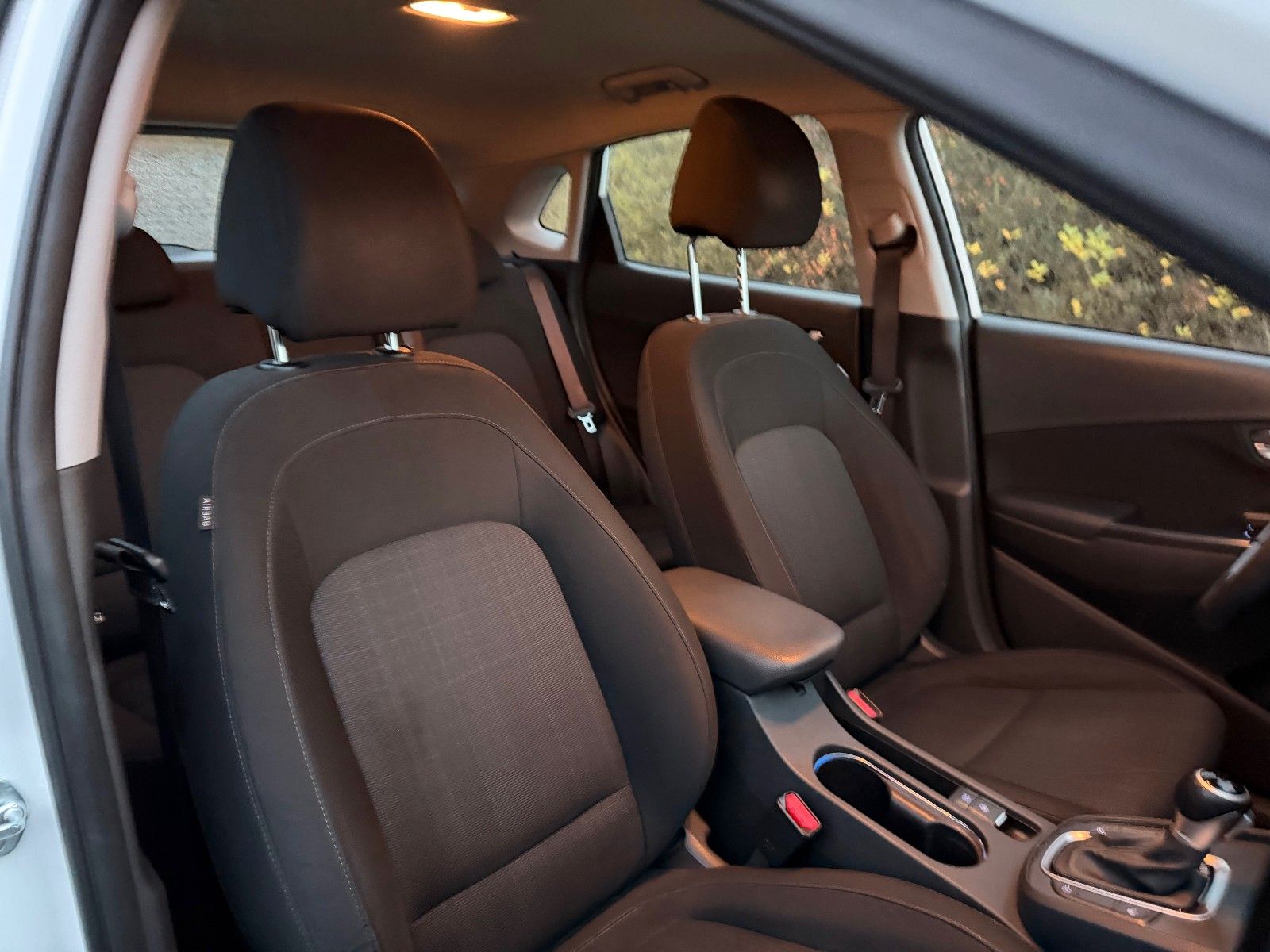 Fahrzeugabbildung Hyundai KONA 1.6 GDI HEV Trend *Navi*Allwetter*LED*RFK*