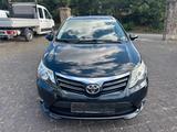 Toyota Avensis Kombi Edition 2.2*KLIMA*TEMPOMAT*NAVI* - Toyota Avensis mit Diesel-Antrieb: Kombi, Automatik