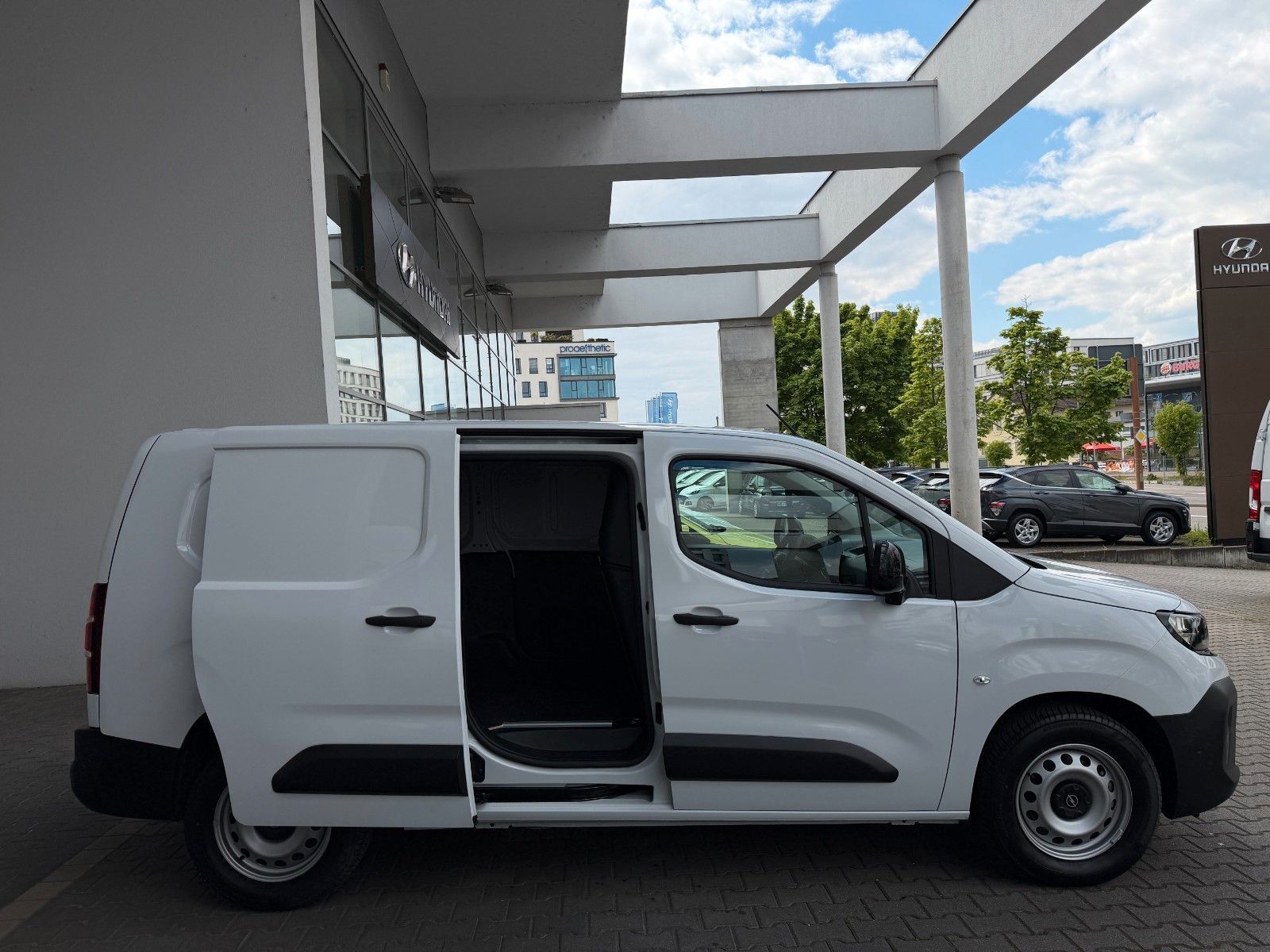 Fahrzeugabbildung Opel Combo E Cargo 1.5 D Basis erhöhte Nutzlast XL
