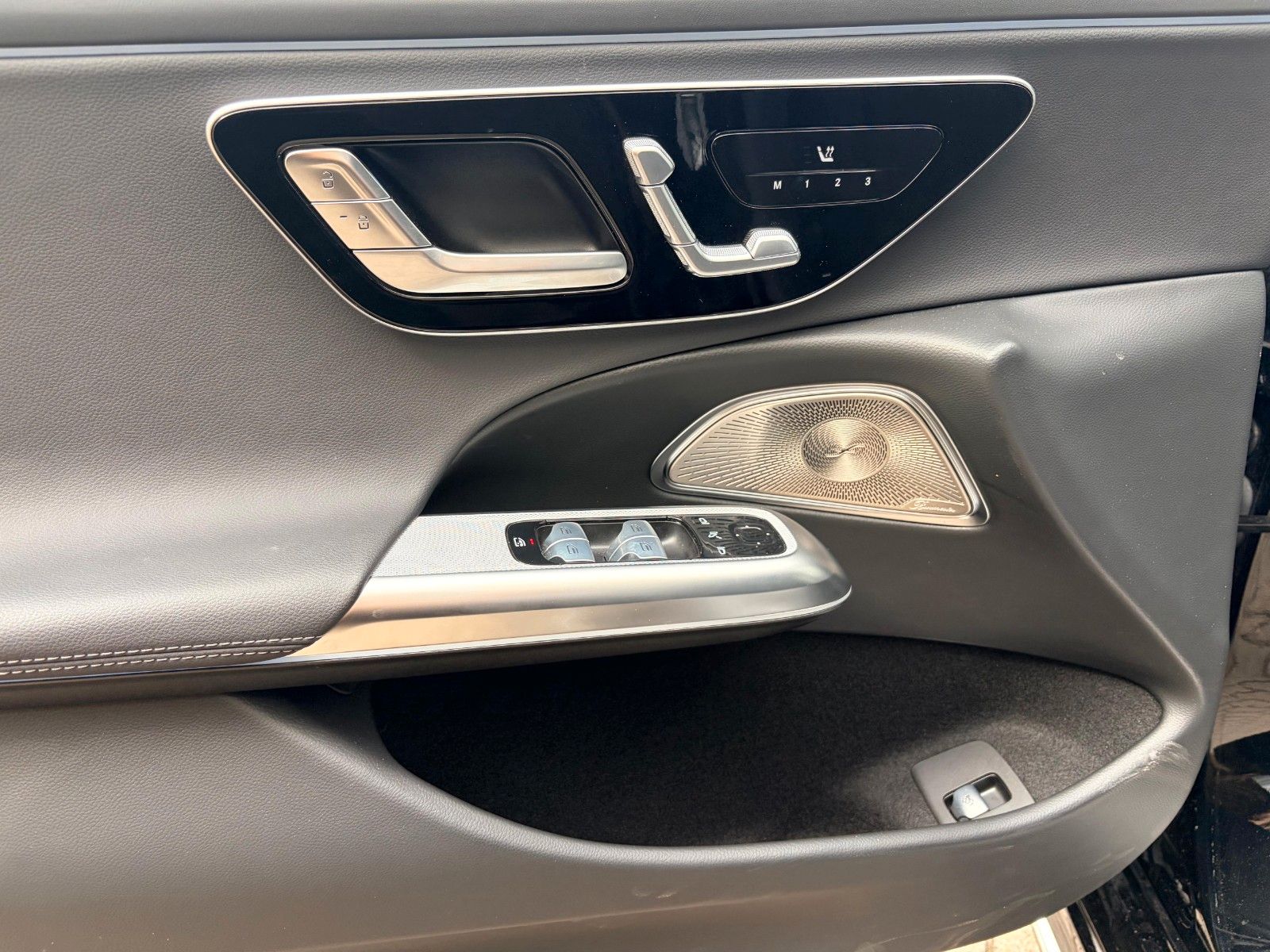 Fahrzeugabbildung Mercedes-Benz Limousine E 300 de 4Matic Edition AMG