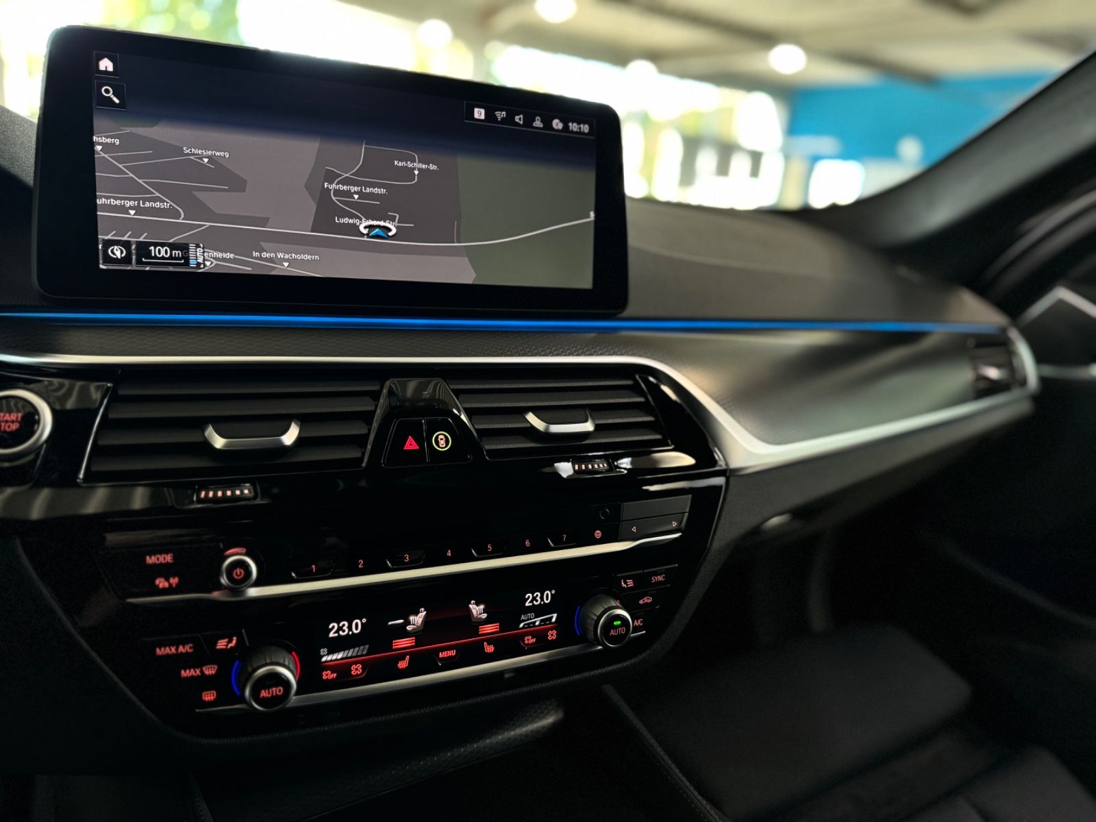 Fahrzeugabbildung BMW 530e M Sport Kamera Laser DAB Alarm HUD Komfort