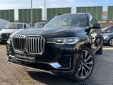 BMW X7 xDrive 30 d Design Pure Excellence Rear Set - BMW: De E30