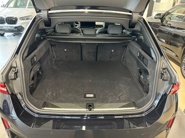 BMW i5 eDrive40 Touring M Sportpaket DAB LED