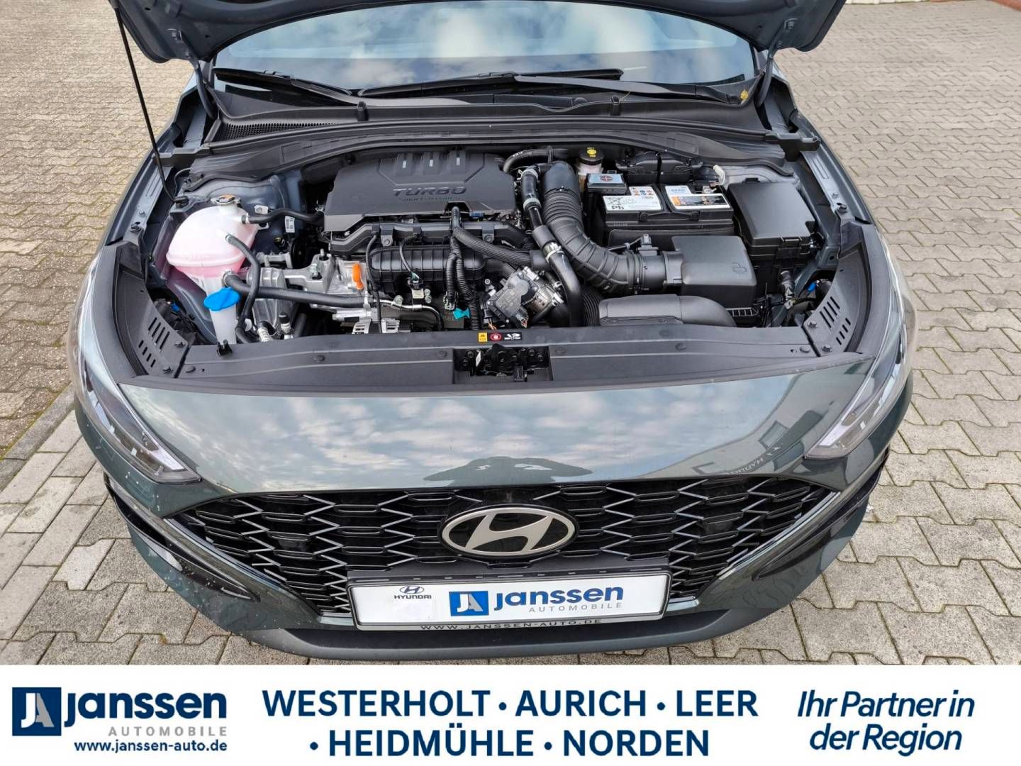 Fahrzeugabbildung Hyundai i30 Kombi, Automatik, PDC hinten/vorne, Navi,Rü