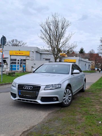 Audi A4 Benziner top Zustand Kilometerstan...