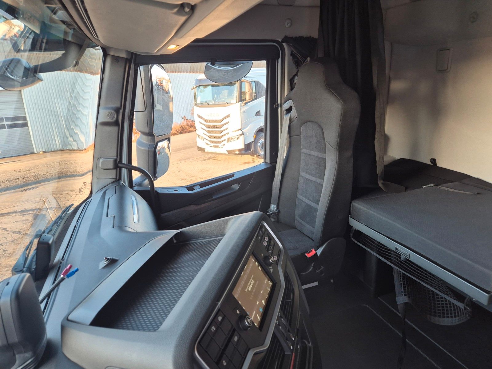 Fahrzeugabbildung Iveco X-Way 460 6x2 Absetzkipper Meiller AK16