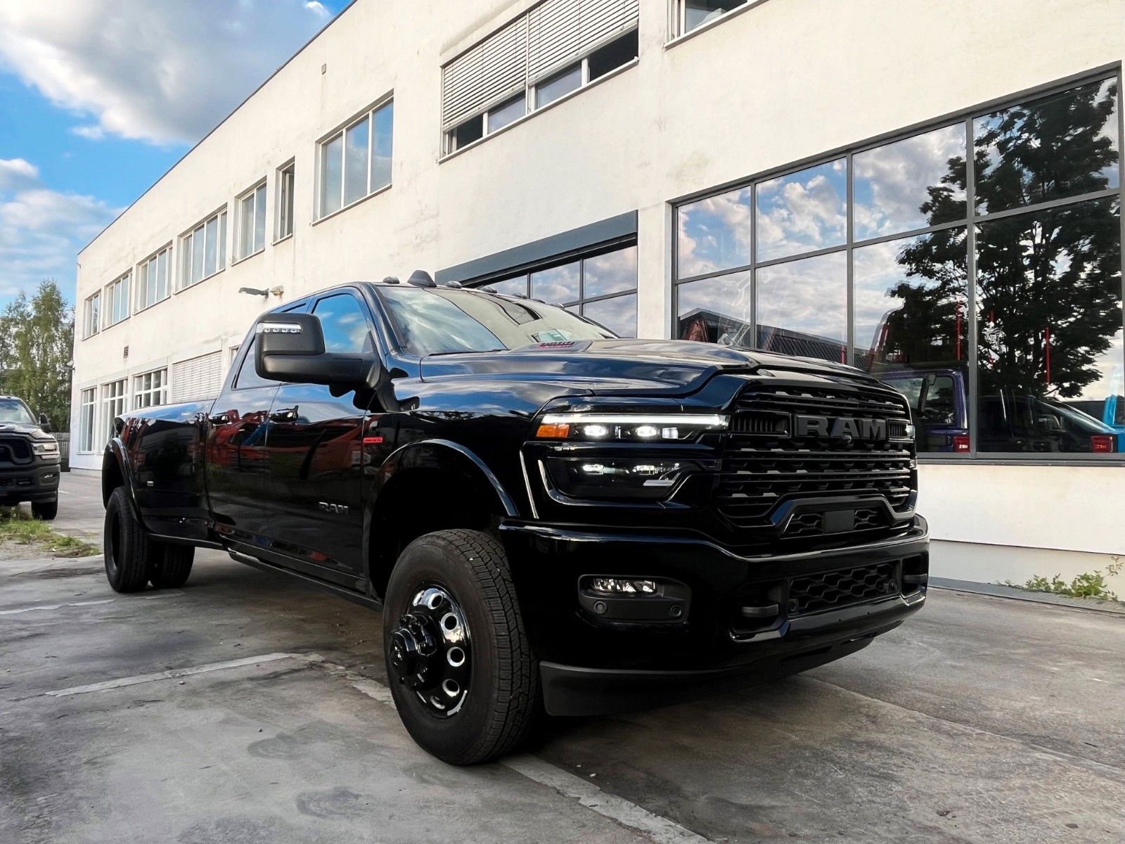 Dodge RAM 3500 Dually Crew Cab Limited 6.7TD HO imagem 3