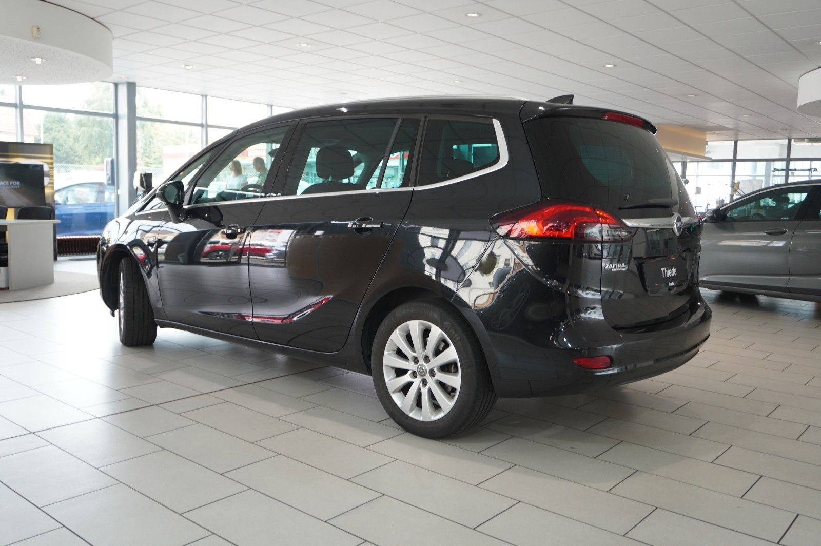 Fahrzeugabbildung Opel Zafira Tourer 1.4T INNOV. 7-SITZER NAVI/KAMERA