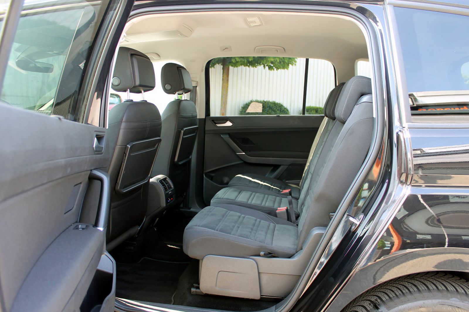 Fahrzeugabbildung Volkswagen Touran Comfortline 2.0TDI 7-Stz. ACC PDC SHZ BT