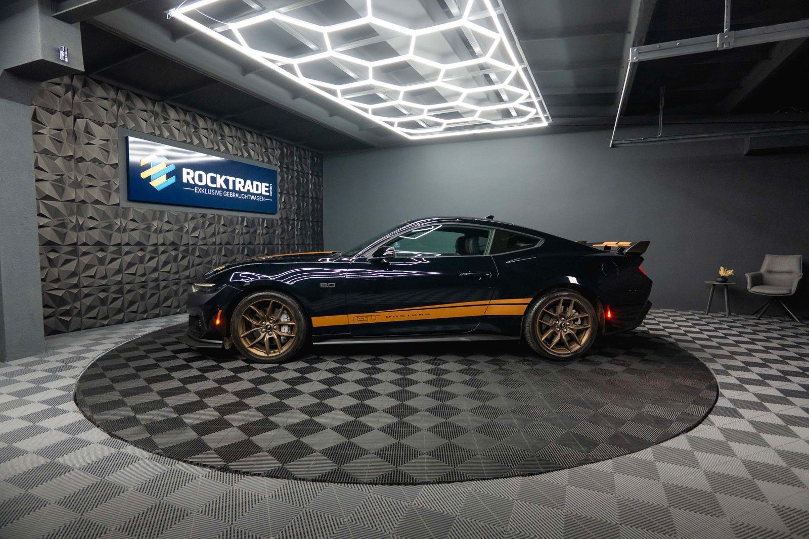 Fahrzeugabbildung Ford Mustang Fastback 5.0 Ti-VCT V8 Dark Horse 6-Gang
