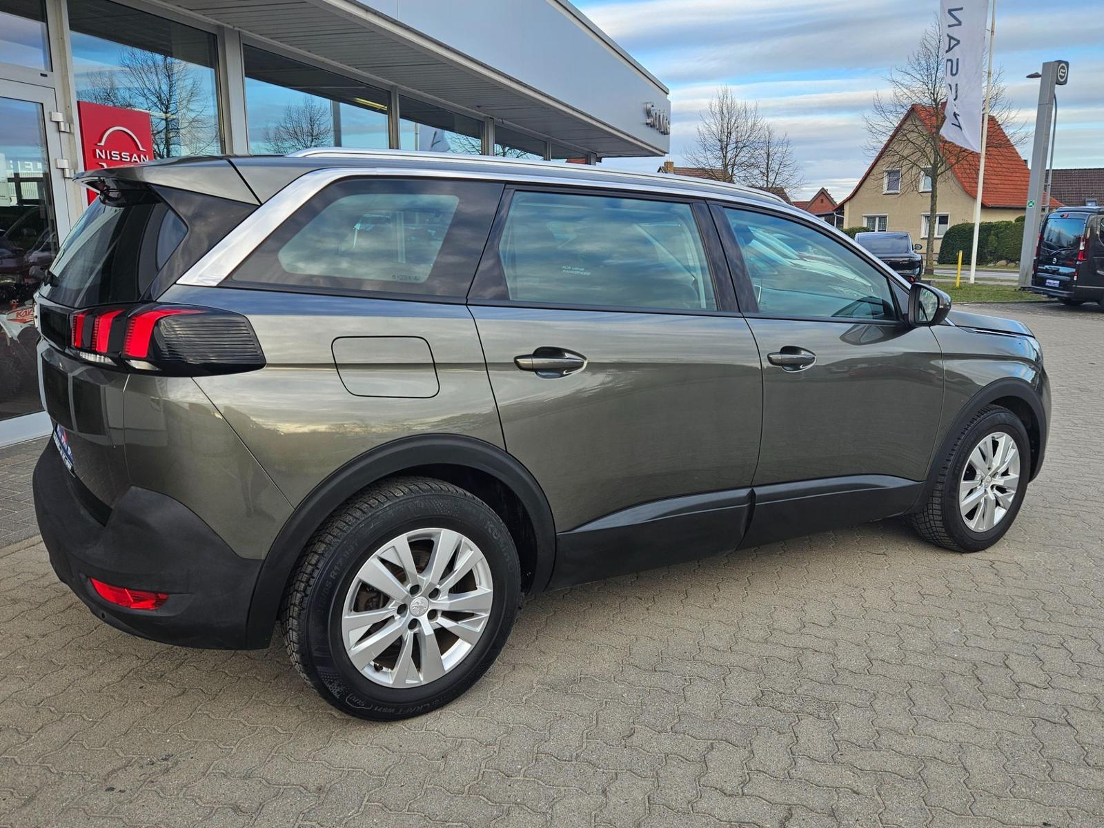Peugeot 5008 1.2 PureTech 130 7Sitzer Navi  Kamera      