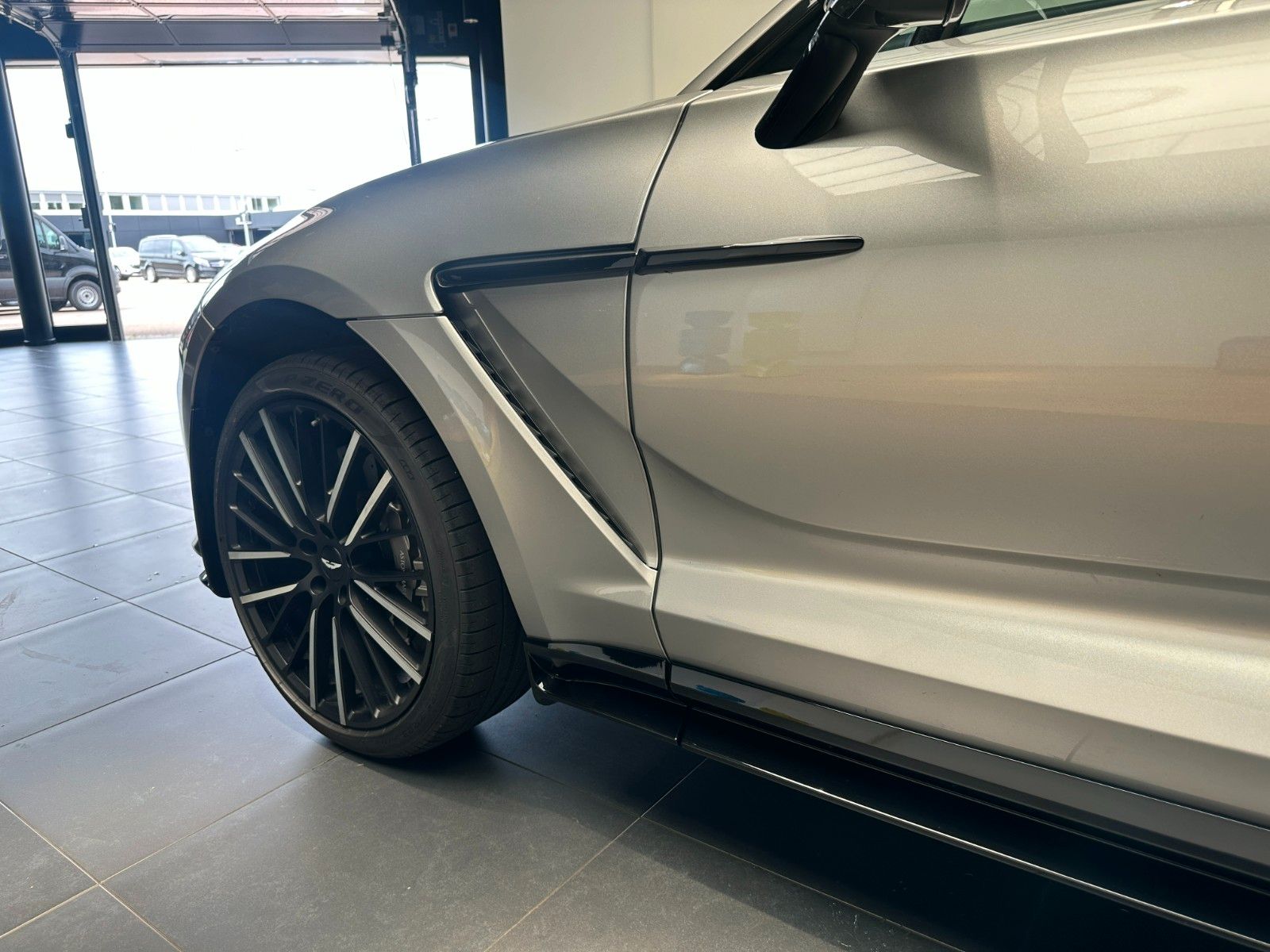 Aston Martin DBX707-Aluminite Silver-Standheizung-Leder foto 5