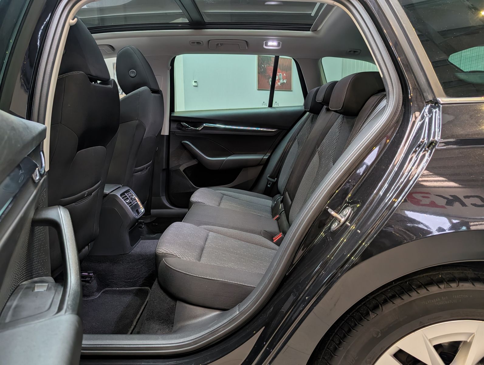 Fahrzeugabbildung SKODA Octavia 2.0 TDI First Edition LED Memory Pano 17